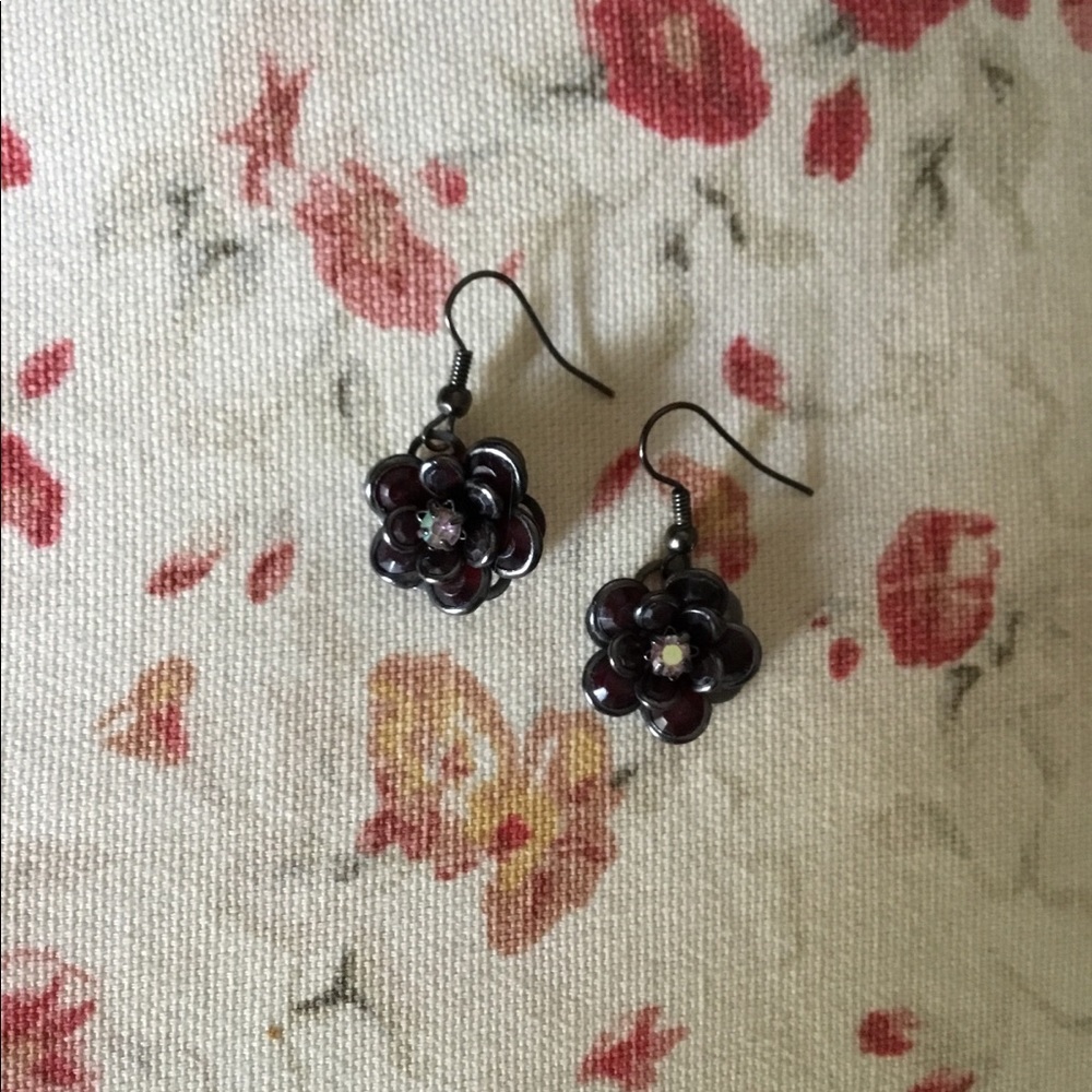 Flower dangle earrings